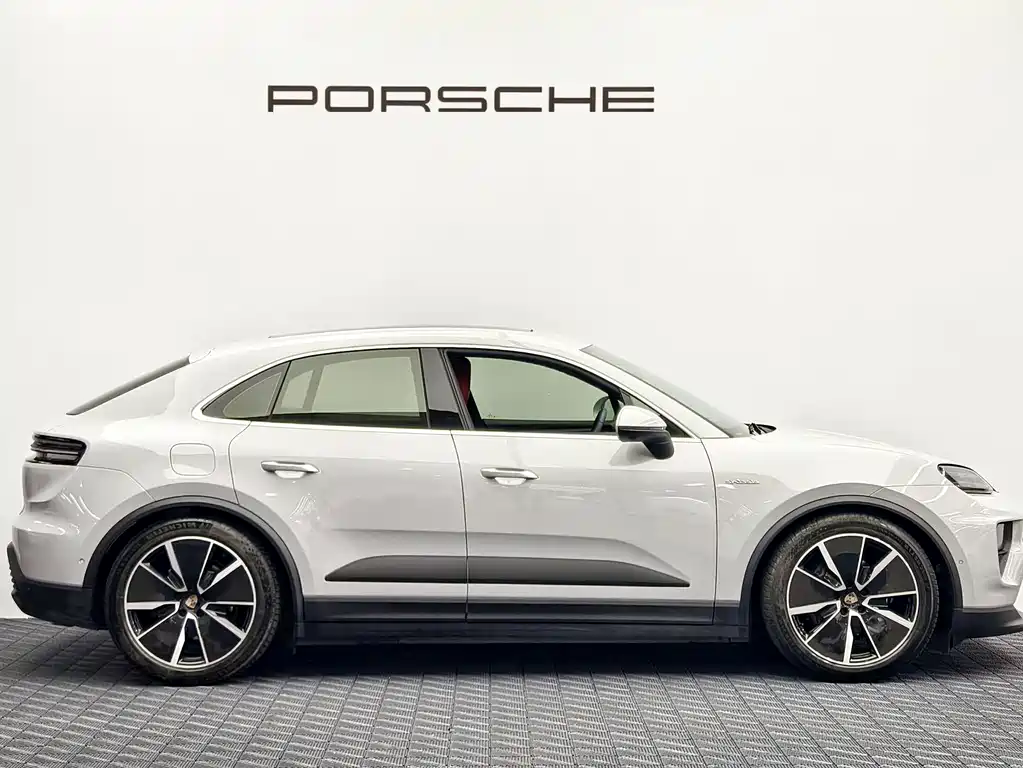 Porsche Macan EV 2024 — фото 6