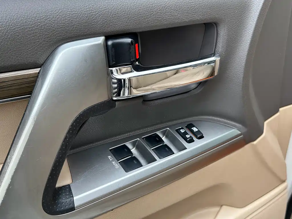 Toyota Land Cruiser 2013 — фото 19