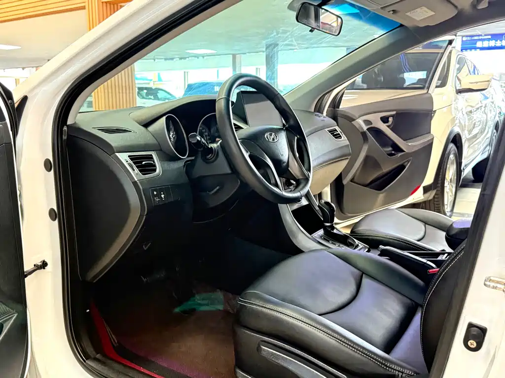 Hyundai Elantra Langdong 2018 — фото 8