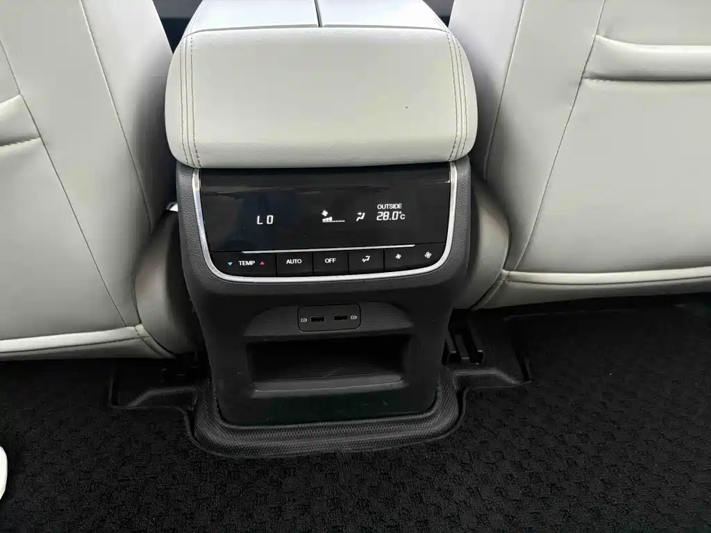 GAC Motor Trumpchi GS8 2022 — фото 15