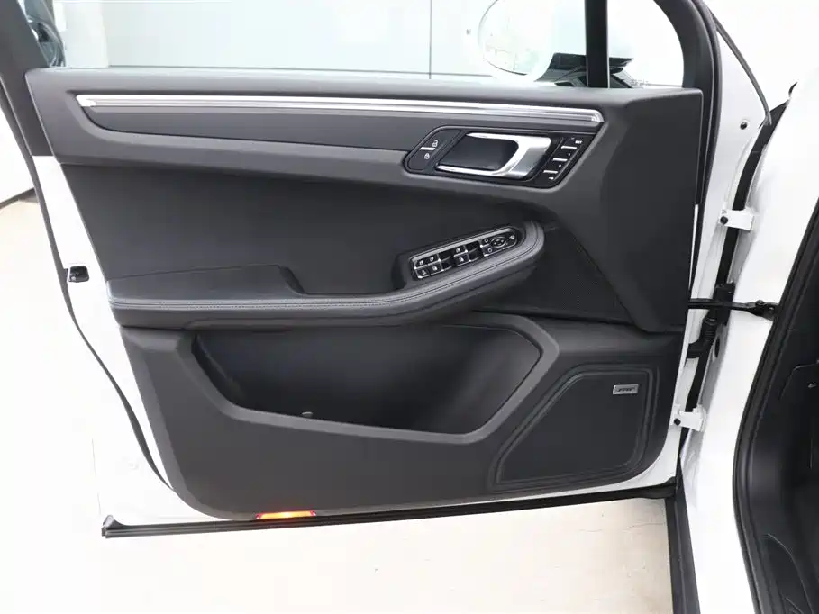 Porsche Macan 2022 — фото 10