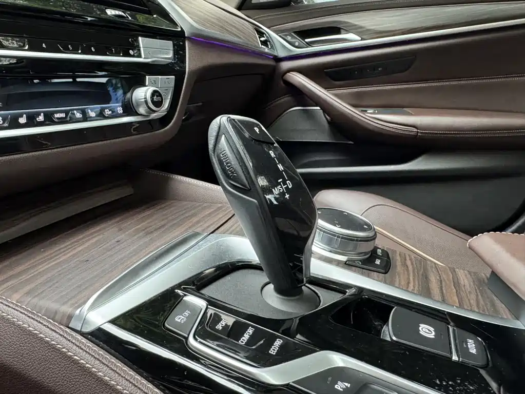 BMW 5 Series 2020 — фото 11