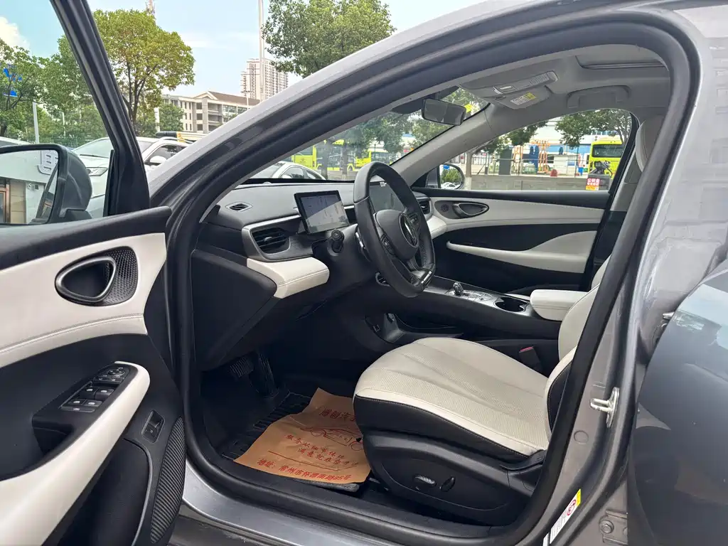BYD Seal 05 DM-i 2025 — фото 9