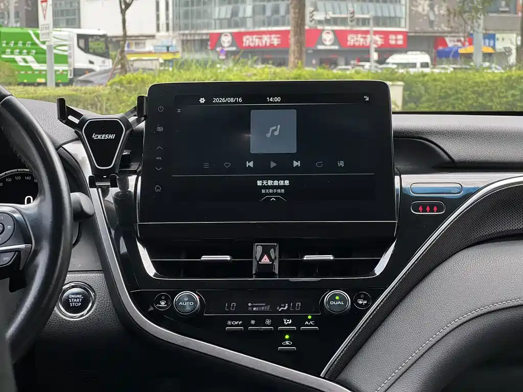 Toyota Camry 2022 — фото 14