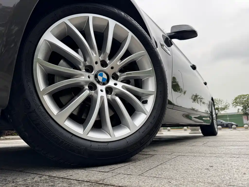 BMW 5 Series 2016 — фото 5