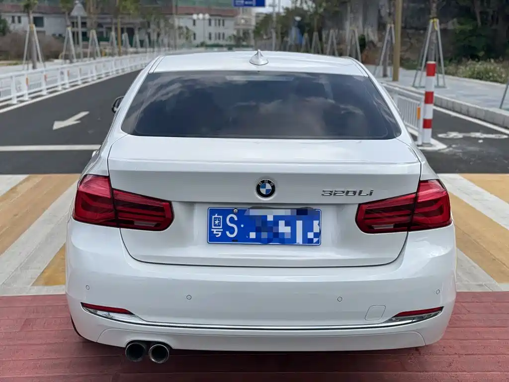 BMW 3 Series 2018 — фото 13