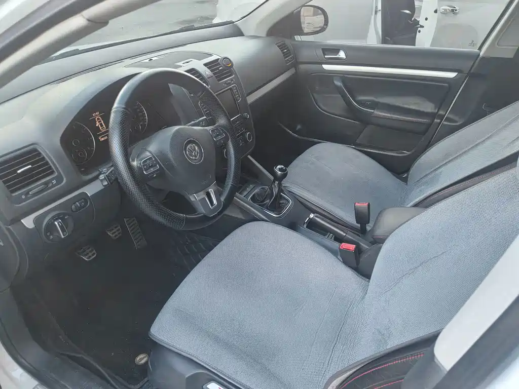 Volkswagen Sagitar 2011