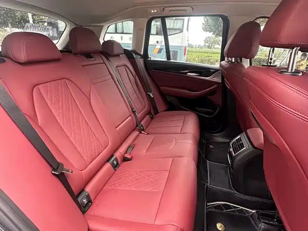 BMW iX3 2025