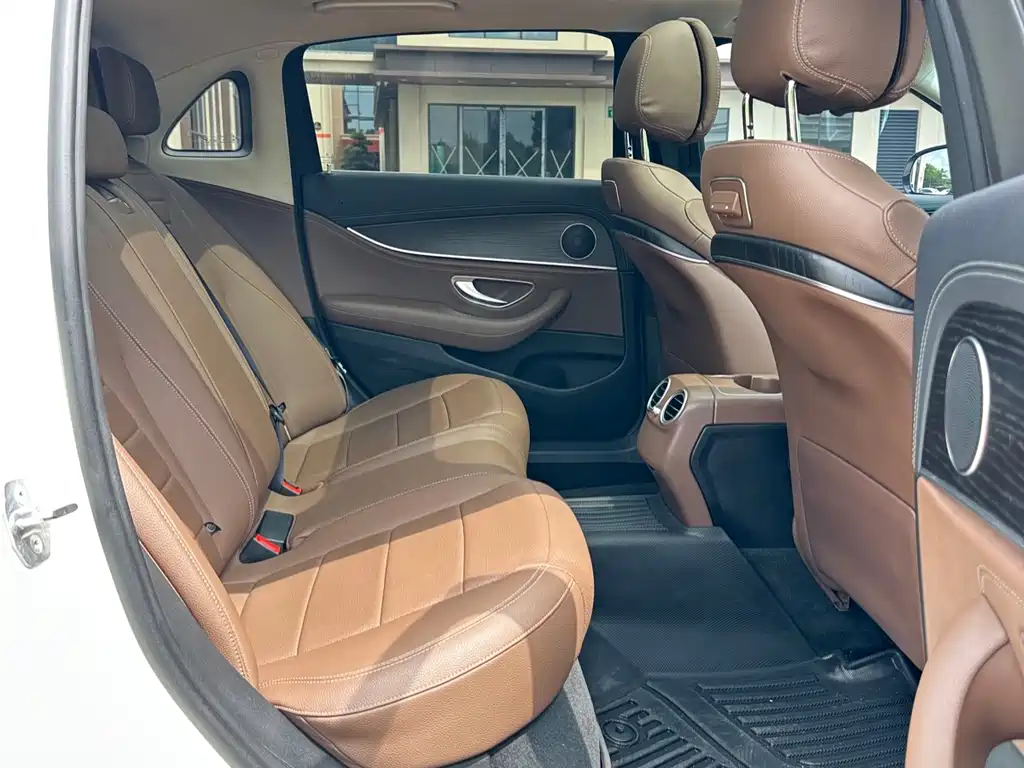 Mercedes-Benz E-Class 2020 — фото 11