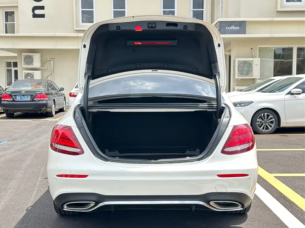 Mercedes-Benz E-Class 2020 — фото 20