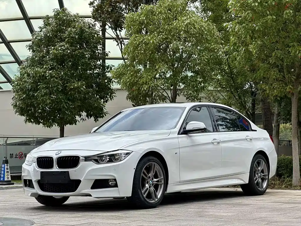 BMW 3 Series 2018 — фото 1
