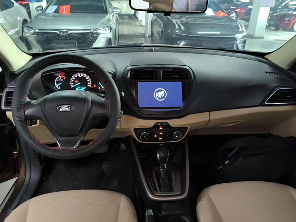 Ford Escort 2016 — фото 10
