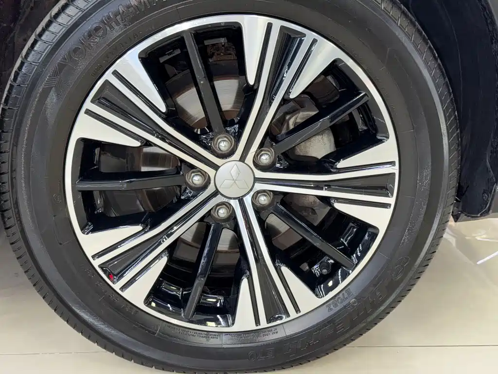 Mitsubishi Eclipse Cross 2019 — фото 27
