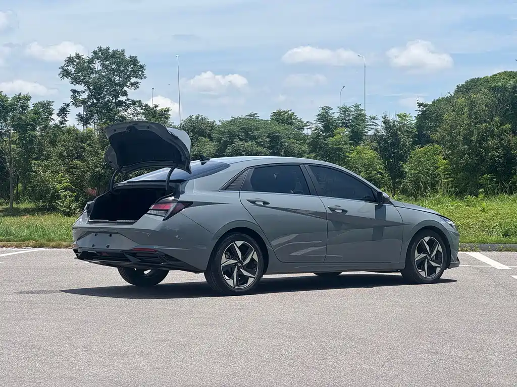 Hyundai Elantra 2023