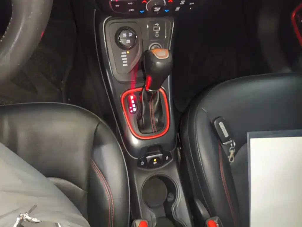 Jeep Compass 2018 — фото 14