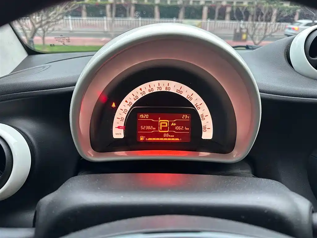 smart Fortwo 2017 — фото 13