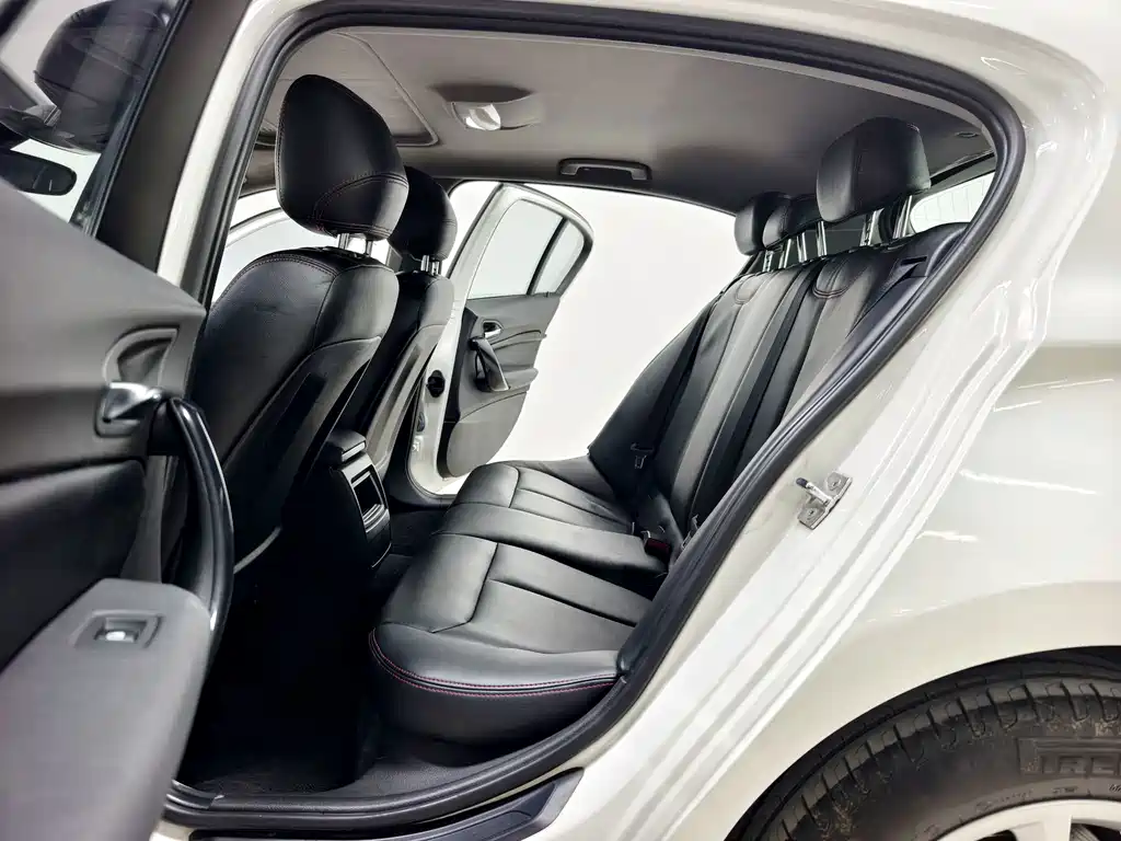 BMW 1 Series 2012 — фото 13