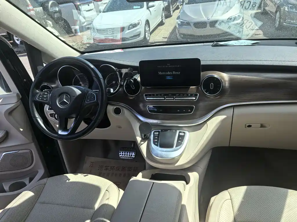 Mercedes-Benz V-Class 2021 — фото 11