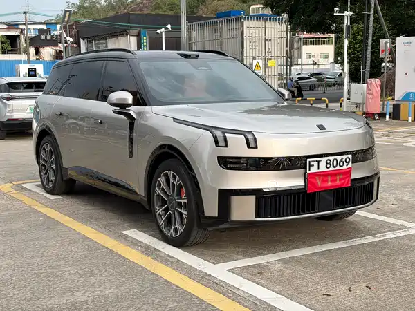 Lynk & Co 900 2025