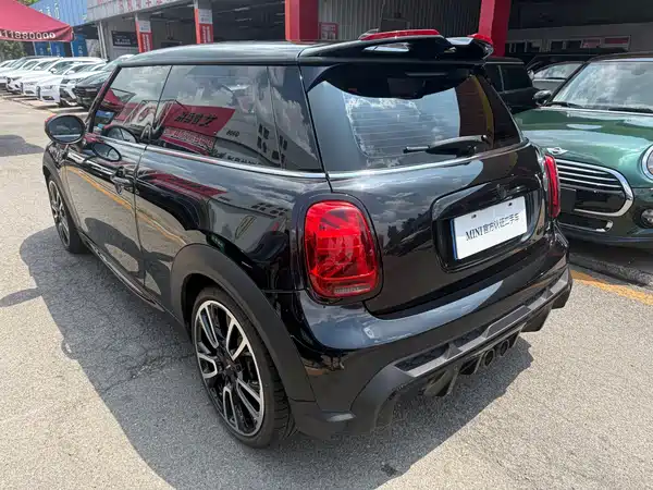MINI MINI 2024