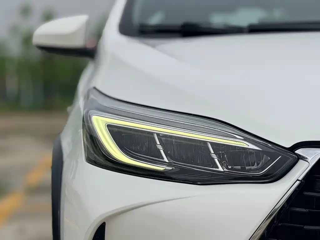 Toyota Yaris L 2020 — фото 16