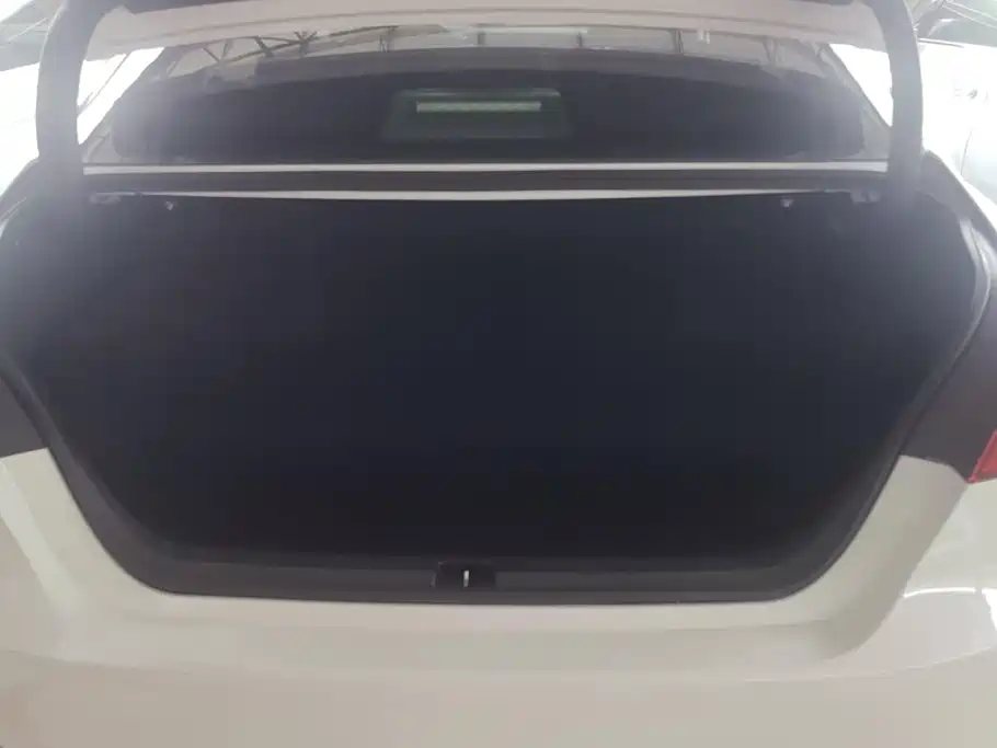 Toyota Camry 2018 — фото 4