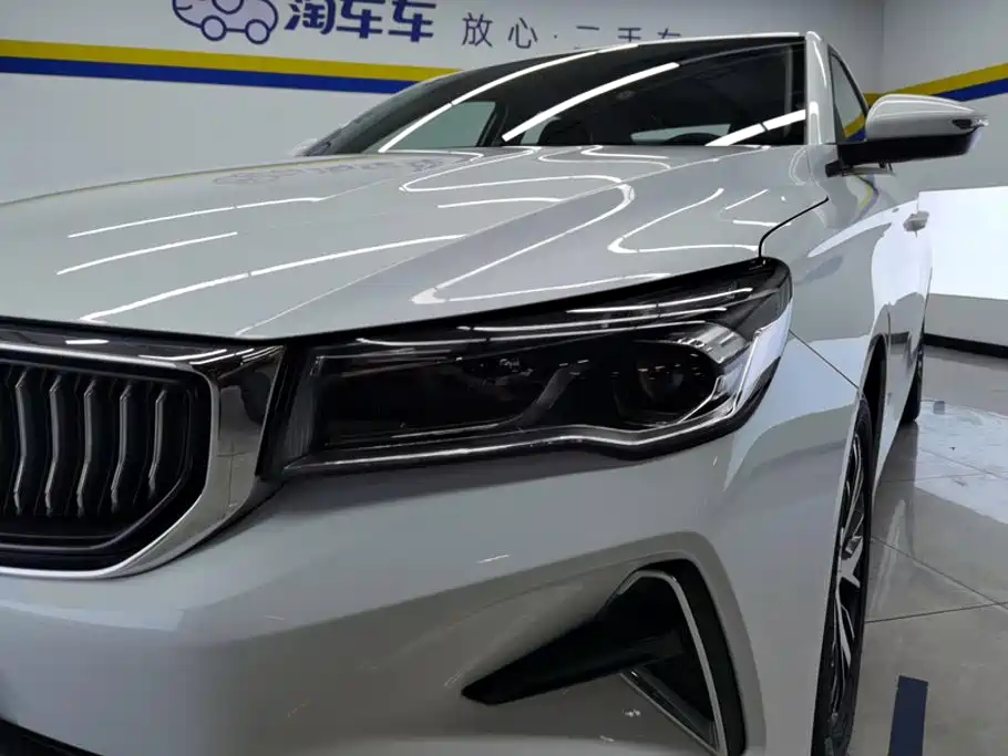 Geely Emgrand 2024