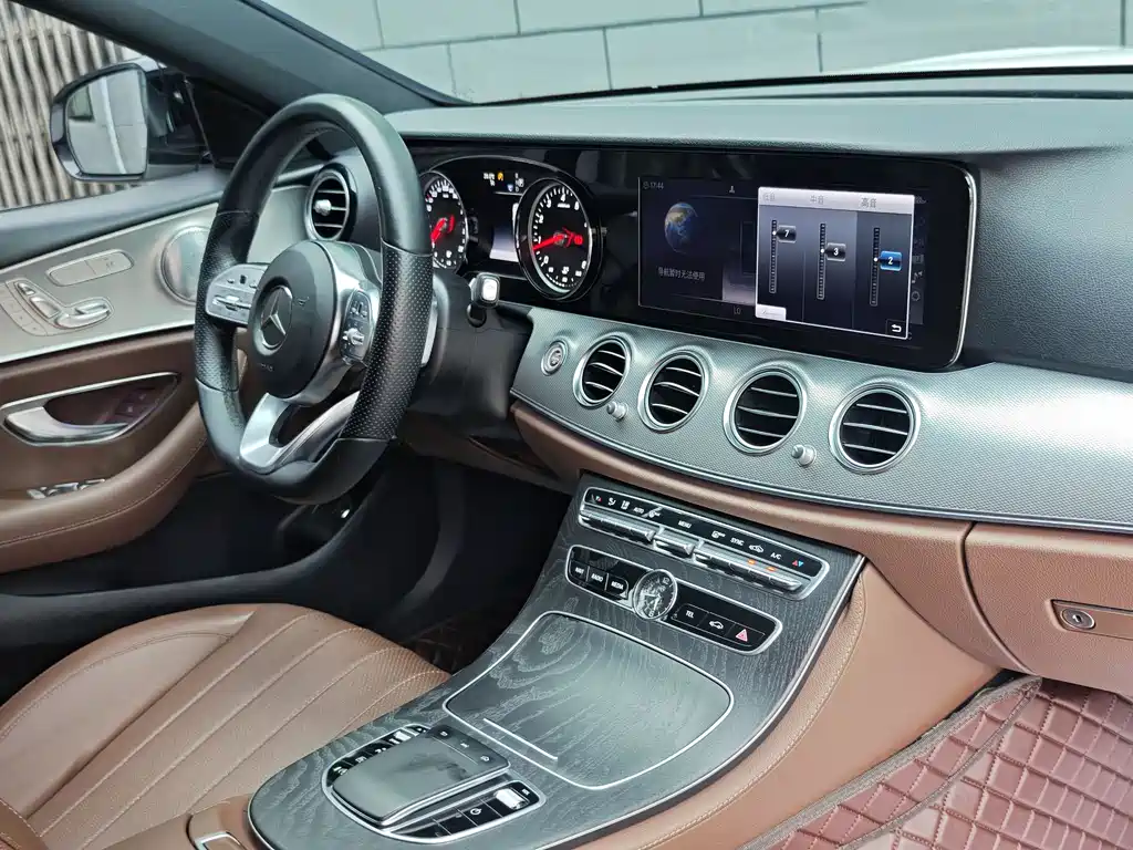 Mercedes-Benz E-Class 2019 — фото 13