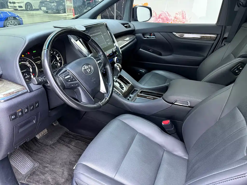 Toyota Alphard 2021 — фото 13
