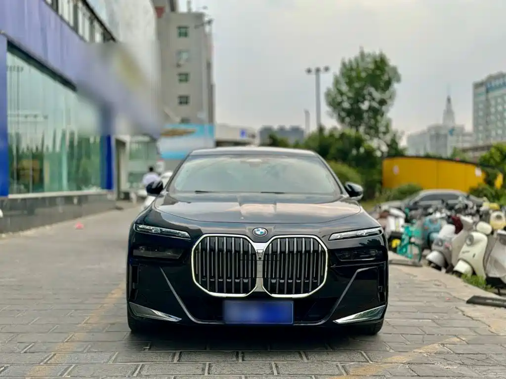 BMW 7 Series 2023 — фото 11