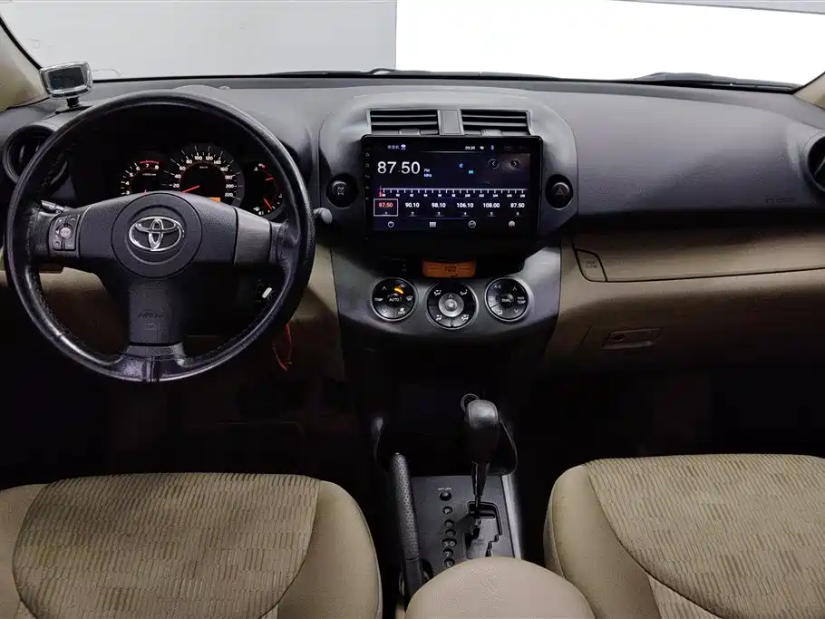 Toyota RAV4 2011 — фото 12