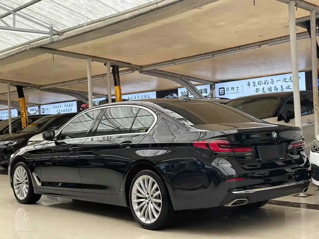 BMW 5 Series 2022 — фото 11