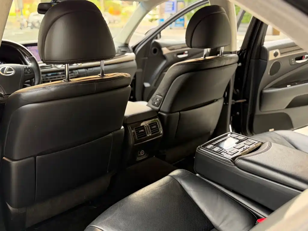Lexus LS 2013 — фото 13