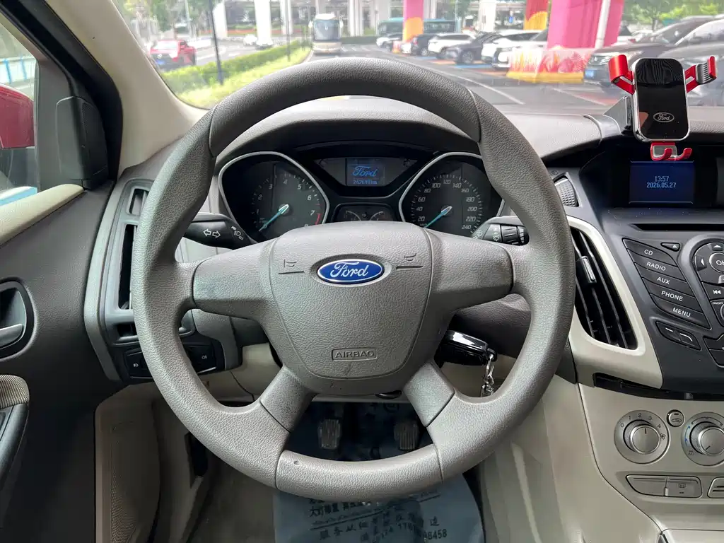 Ford Focus 2013 — фото 14