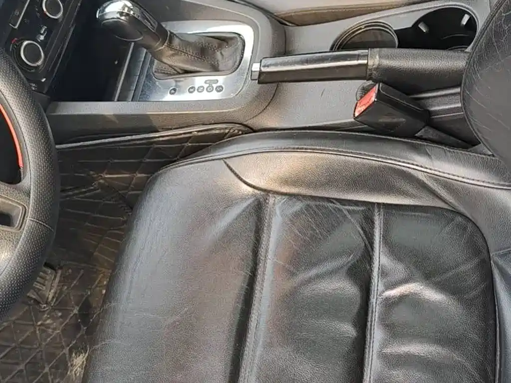 Volkswagen Sagitar 2013