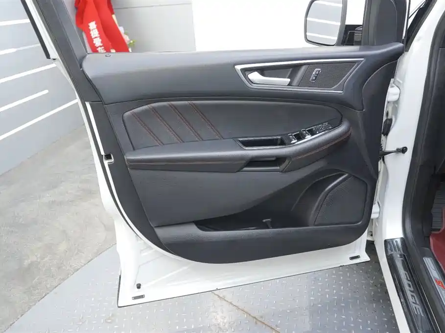 Ford Edge 2020 — фото 17