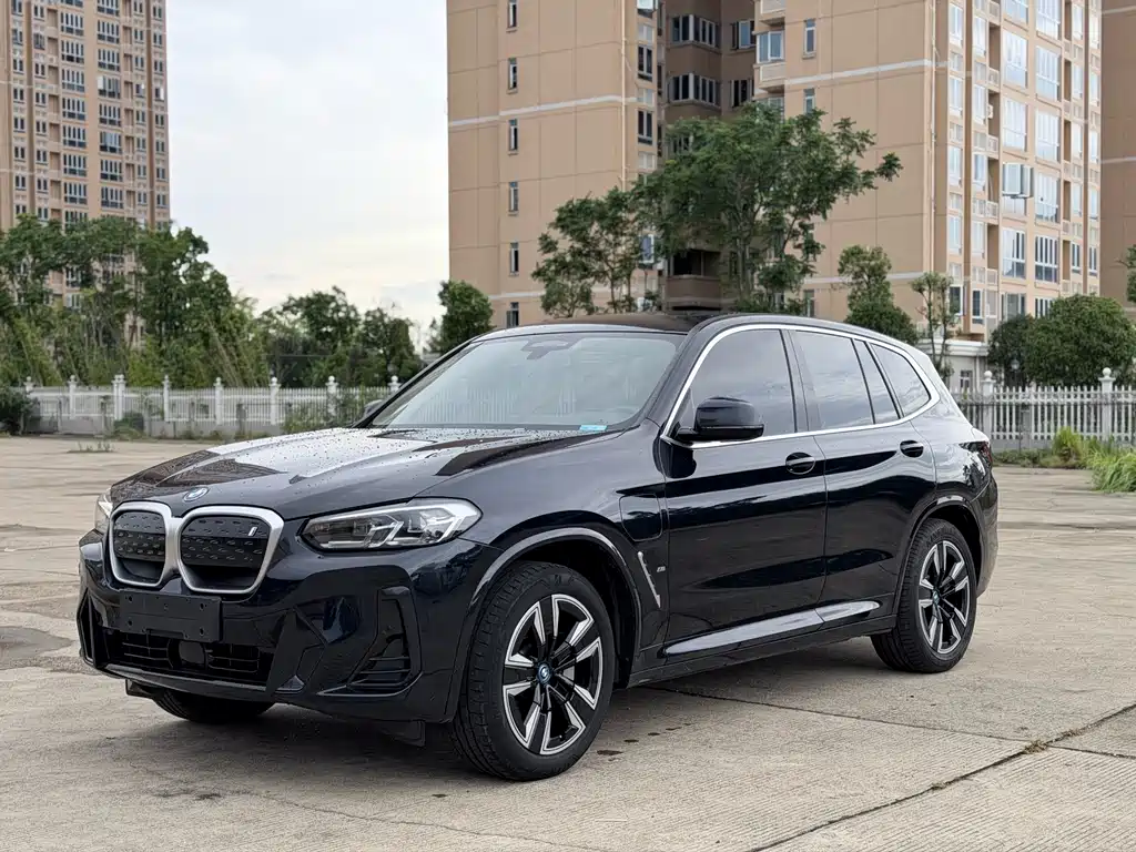 BMW iX3 2024 — фото 1