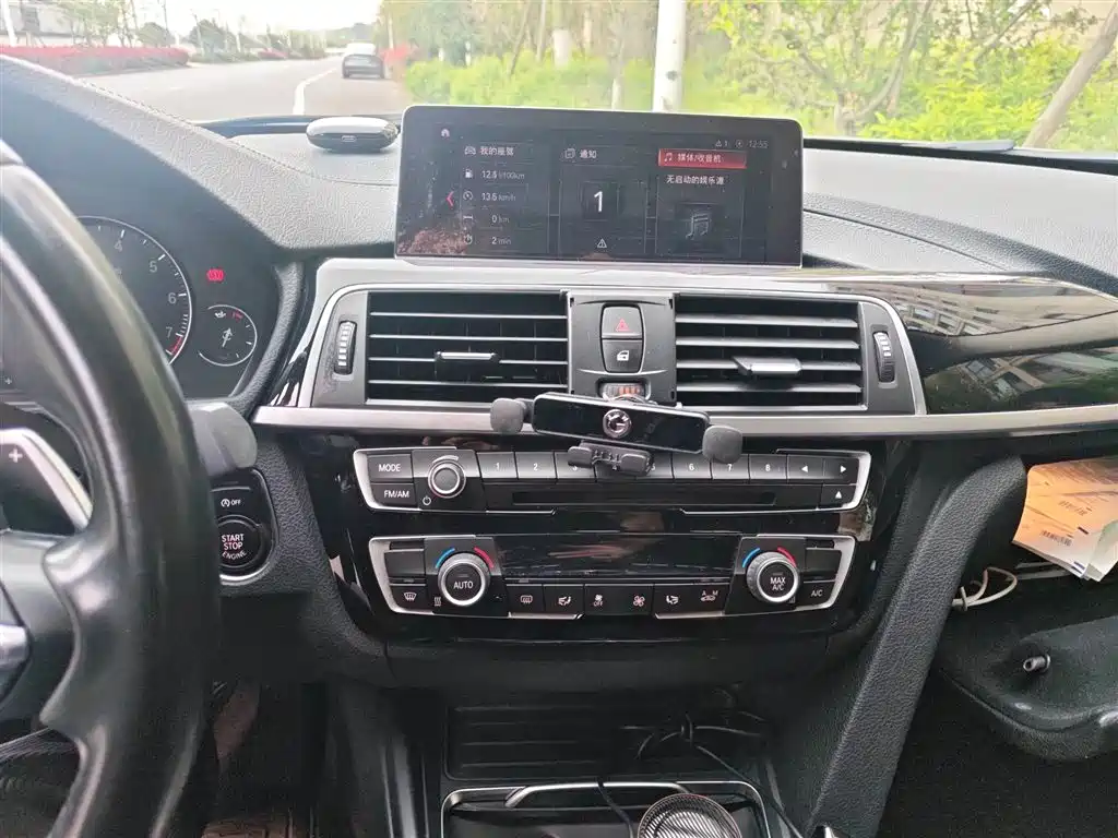 BMW 3 Series 2018 — фото 9