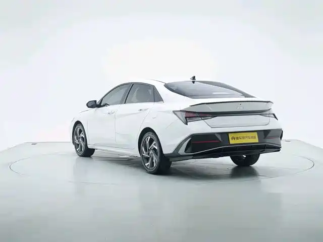 Hyundai Elantra 2024
