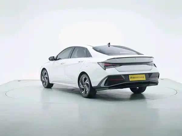 Hyundai Elantra 2024