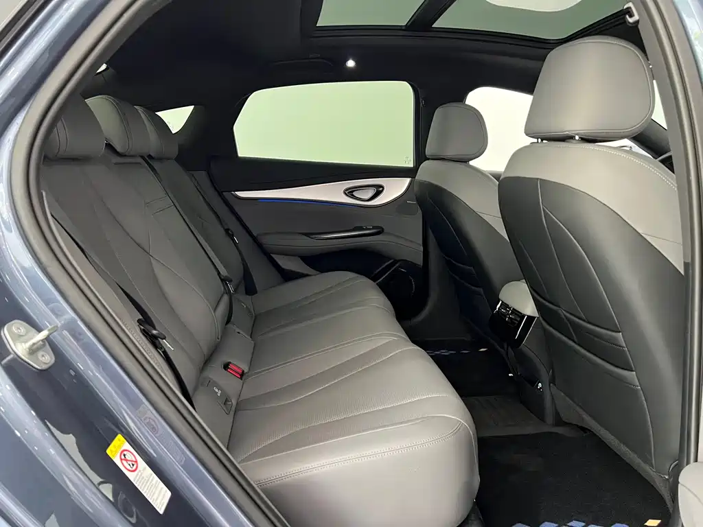 BYD Seal 07 DM-i 2025 — фото 12