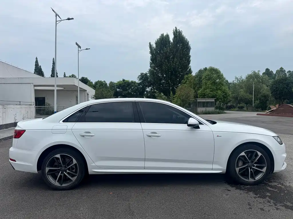 Audi A4L 2017 — фото 8