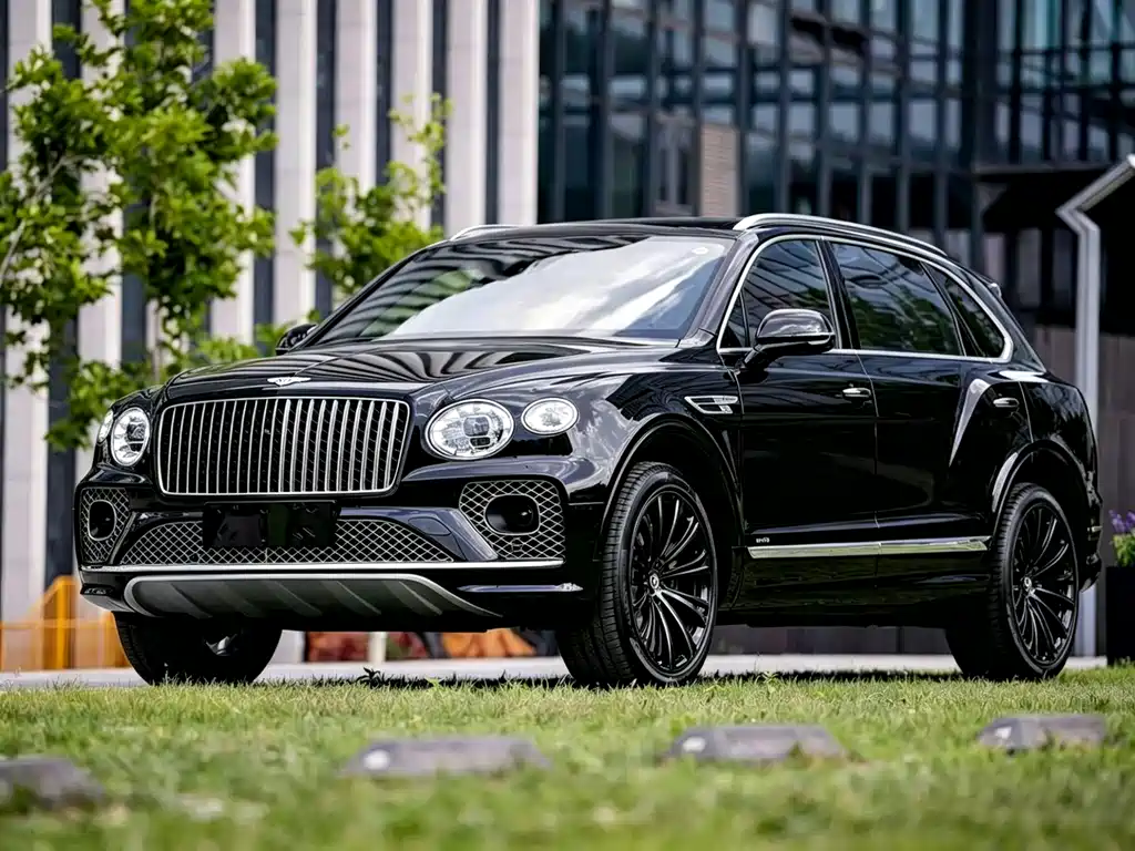 Bentley Bentayga 2023 — фото 1