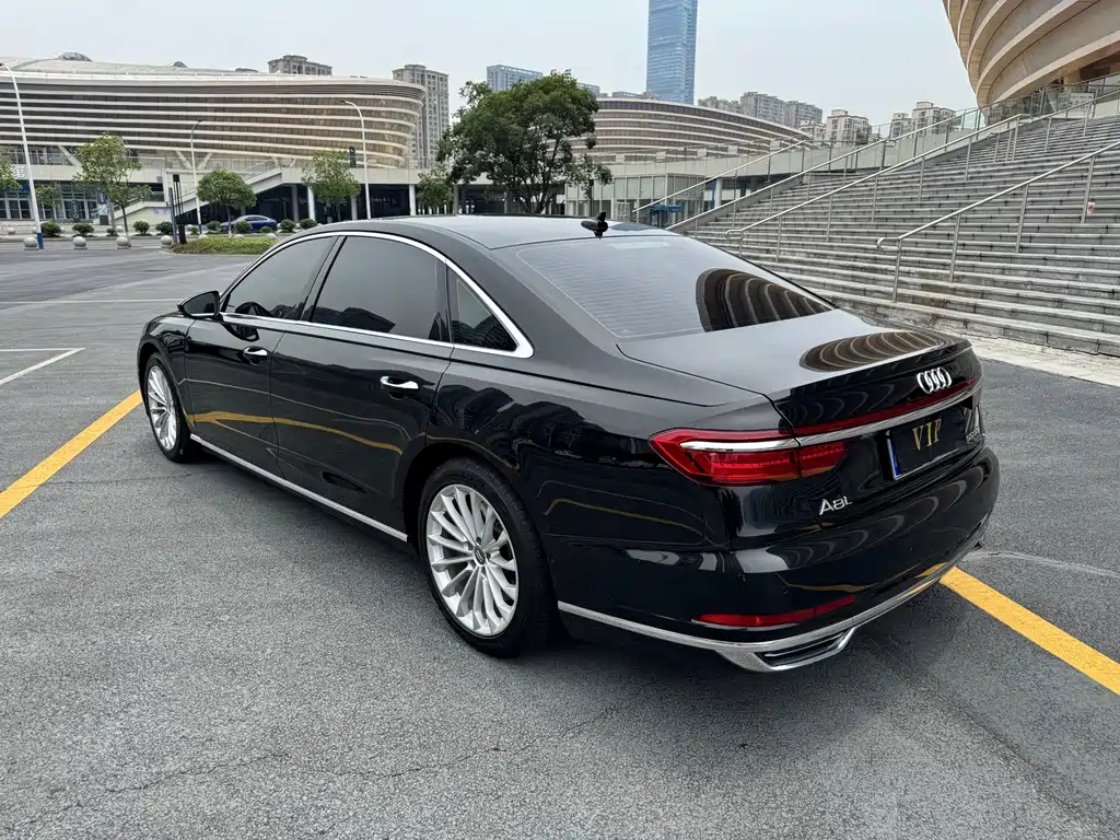 Audi A8 2018 — фото 20