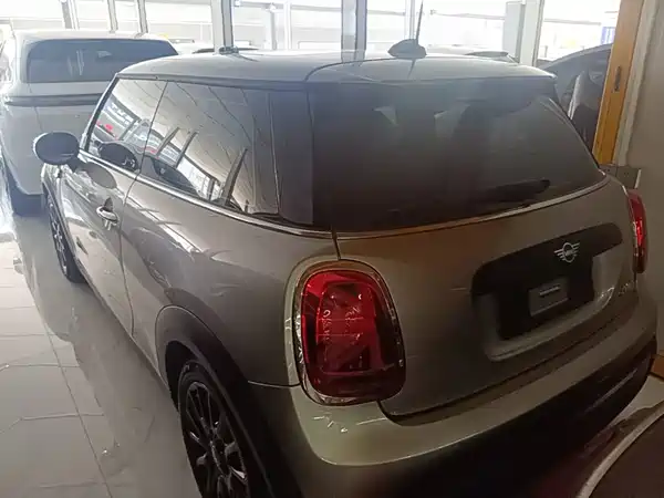 MINI MINI 2023