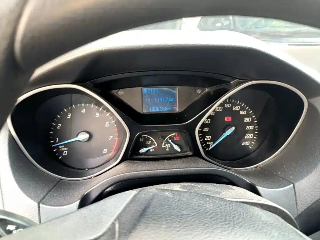 Ford Focus 2015 — фото 12