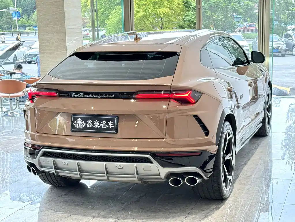 Lamborghini Urus 2018 — фото 33