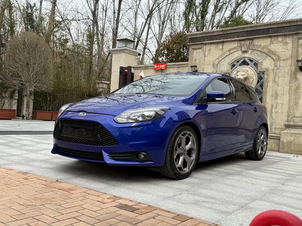 Ford Focus 2017 — фото 1
