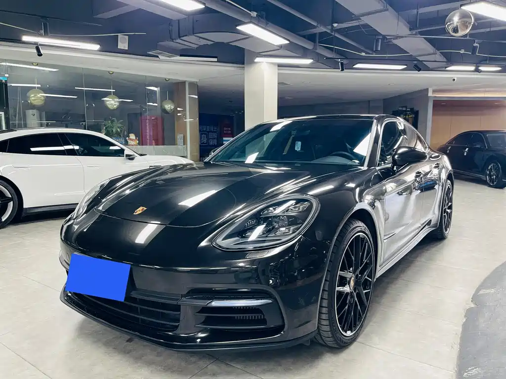 Porsche Panamera 2019 — фото 1