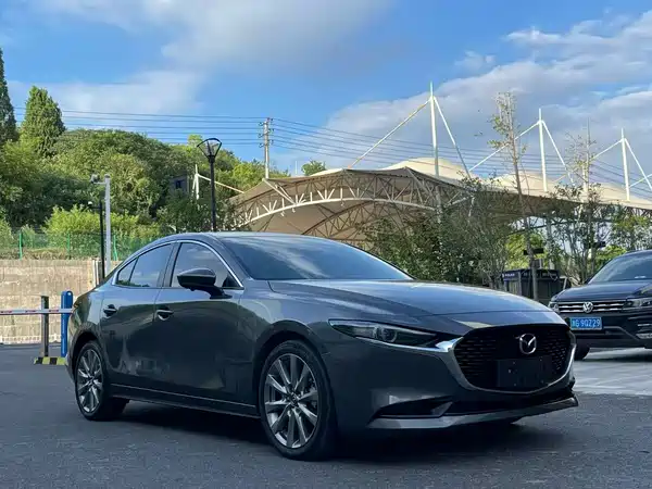 Mazda 3 Axela 2024